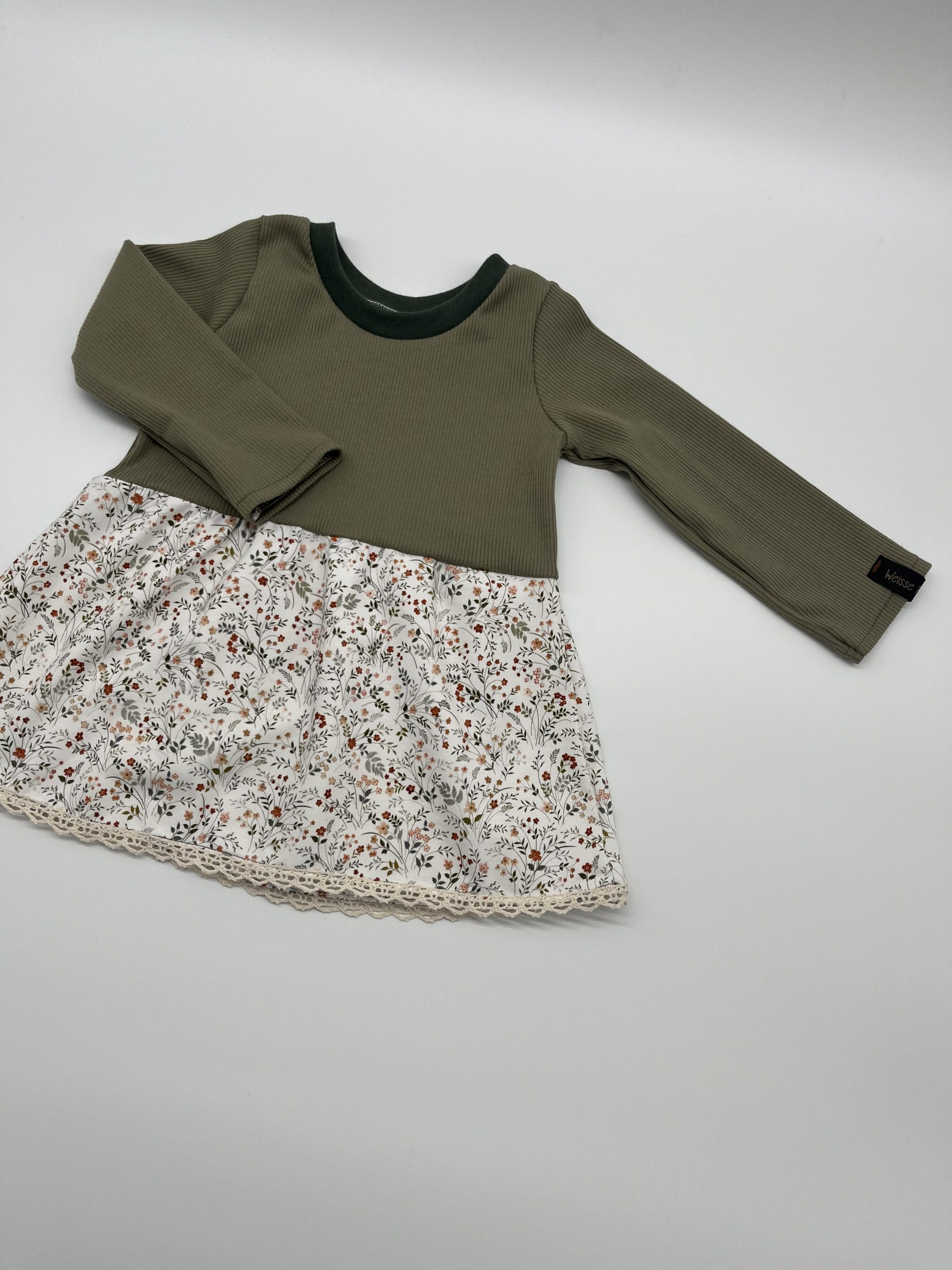 Kleid olivgrün mit Wiesenblumen-Rock