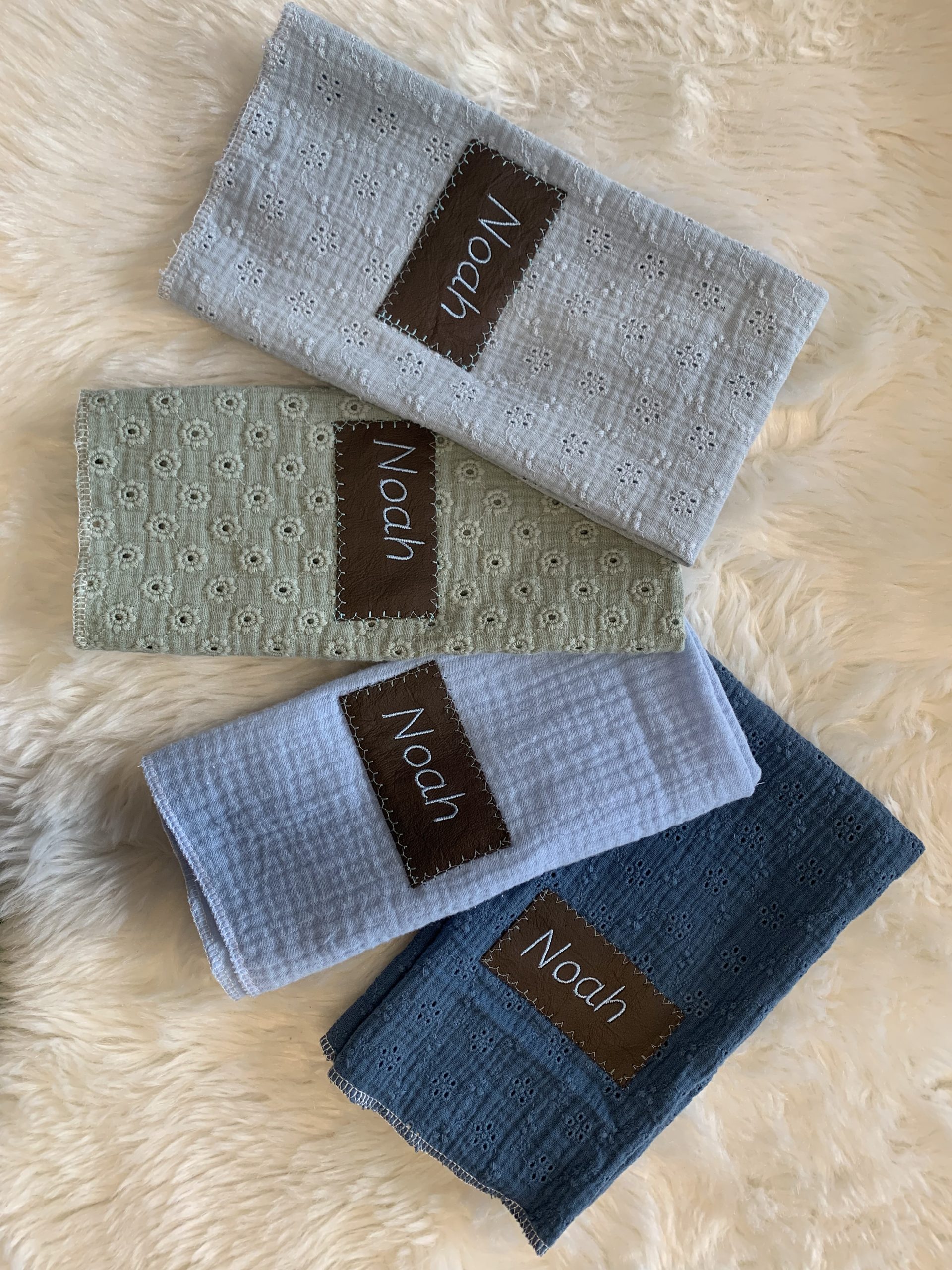 Musselinwindeln im 4er-Set mit Namen oder Motiv bestickt – Bild 3